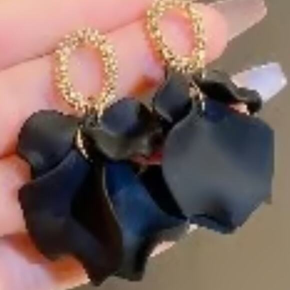 Black Flower Petals Earrings - Picture 1 of 1